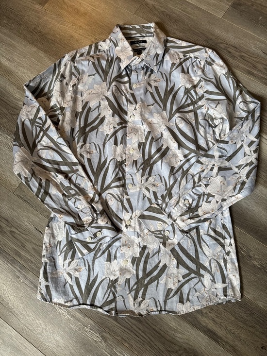 RW&CO. Light Blue Floral Button-Down Shirt - Picture 9 of 11